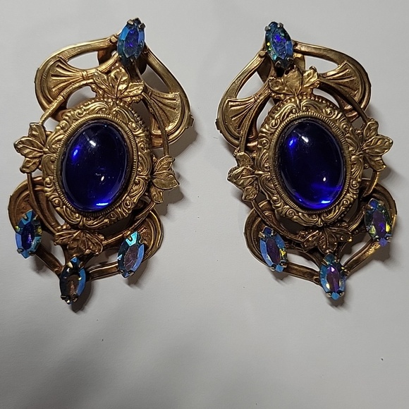 Gold-Tone Vintage Style Earrings with Deep Blue Cabochons - Picture 4 of 6